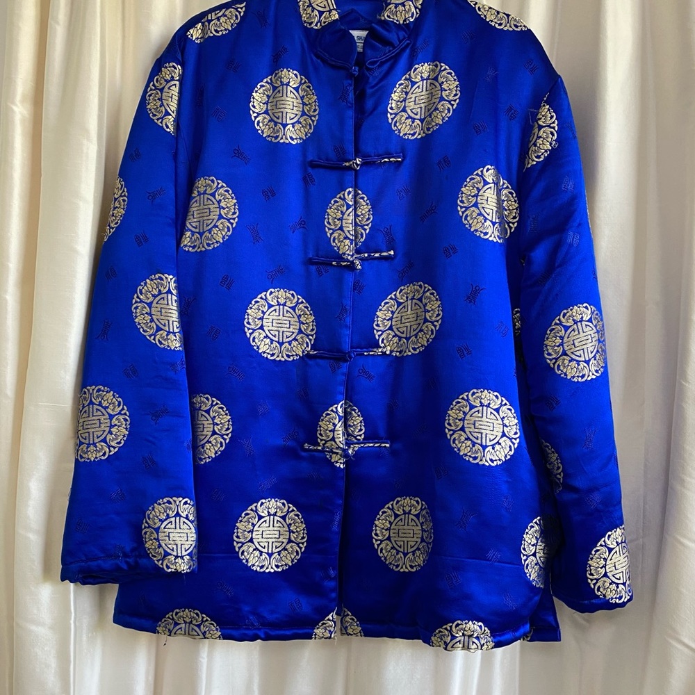 100% Silk jacket.  Quilted inside.  Pocket…